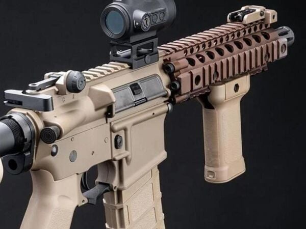 DANIEL DEFENSE DDM4 DAGGER 7'' BRSS EBB AEG - LITE-S VERSION / TAN EMG BOLT