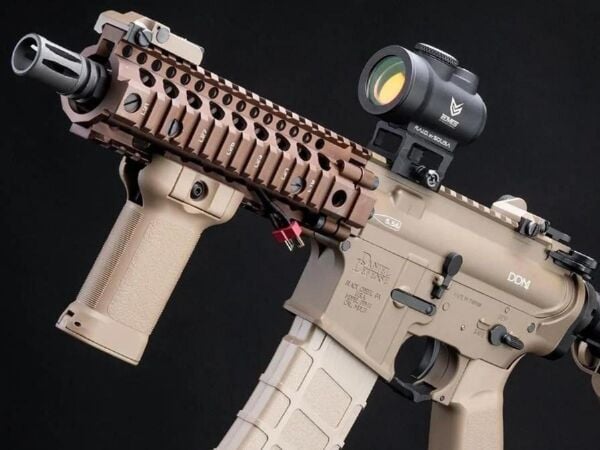 DANIEL DEFENSE DDM4 DAGGER 7'' BRSS EBB AEG - LITE-S VERSION / TAN EMG BOLT