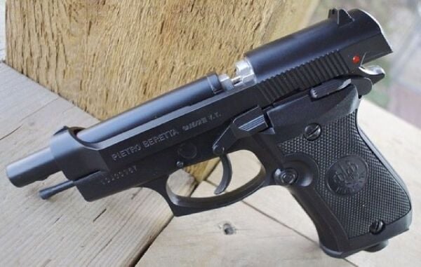 UMAREX Beretta M84 FS 4,5MM Havalı Tabanca - Siyah