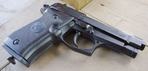 UMAREX Beretta M84 FS 4,5MM Havalı Tabanca - Siyah