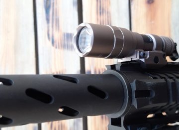 Tactical M300B Mini Scout 400 Lumen 20mm Raylı Tüfek Feneri- Çöl Rengi